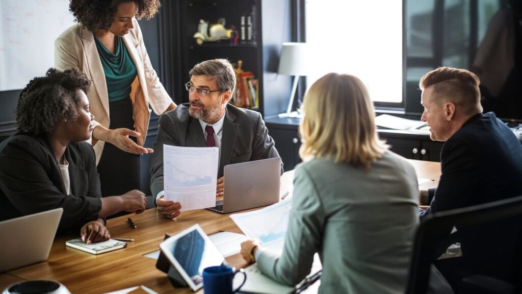 Gestão de alto nível: como tomar decisões assertivas em grandes empresas